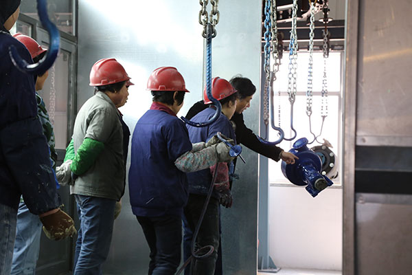 對(duì)完成的泵頭噴漆效果進(jìn)行評(píng)估講解