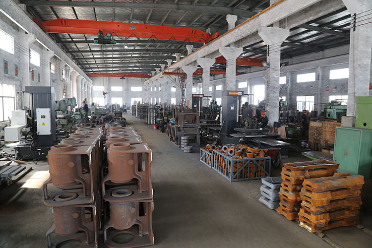 待加工的軸承座、底板等