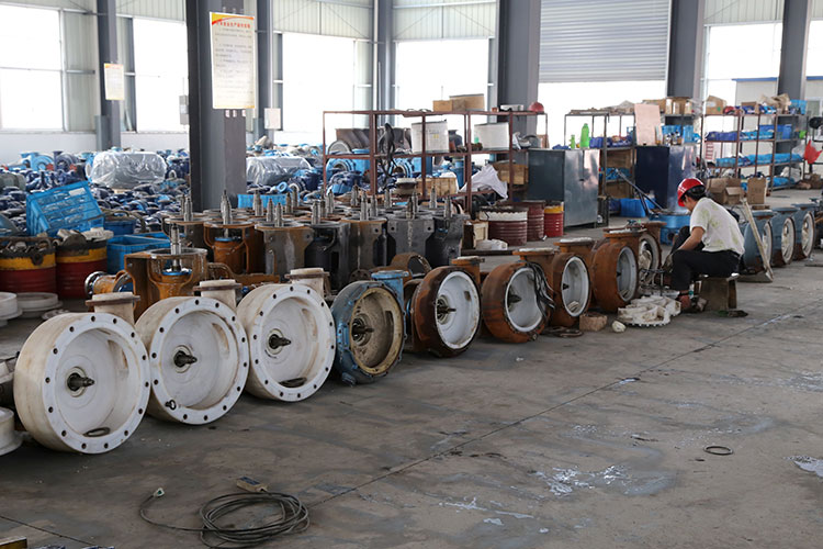 中大型UHB系列泵正在安裝中