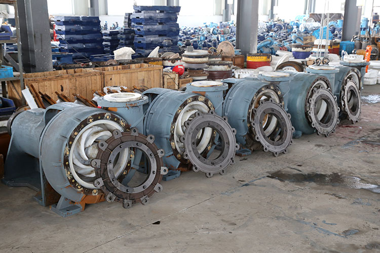 待安裝泵蓋的UHB系列鋼襯塑泵