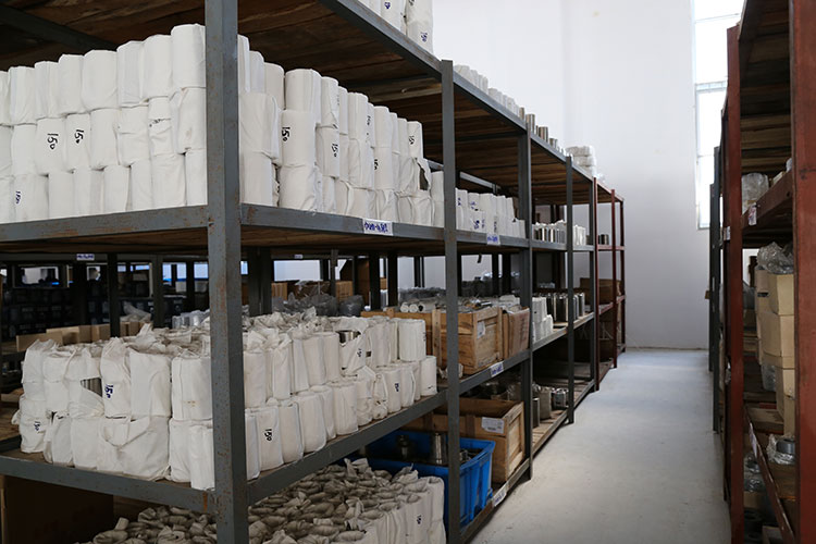 陳列各式軸套的貨架